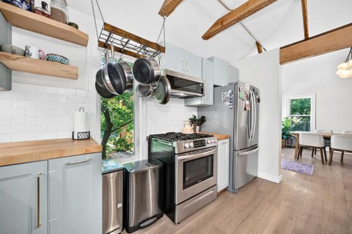 43 New Street Se, Calgary, AB - Indoor Photo Showing Kitchen