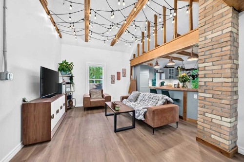 43 New Street Se, Calgary, AB - Indoor Photo Showing Other Room