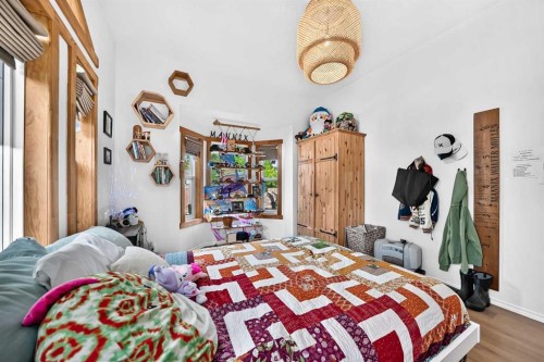 43 New Street Se, Calgary, AB - Indoor Photo Showing Bedroom