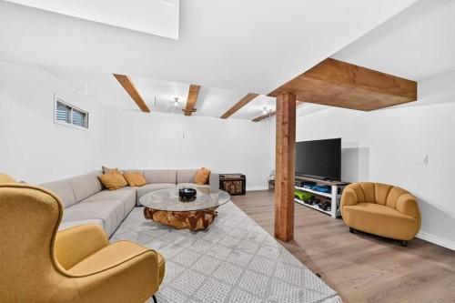 43 New Street Se, Calgary, AB - Indoor Photo Showing Living Room