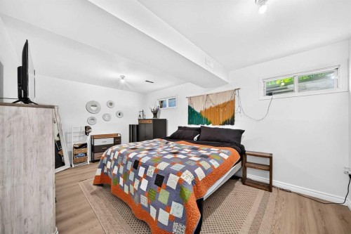 43 New Street Se, Calgary, AB - Indoor Photo Showing Bedroom