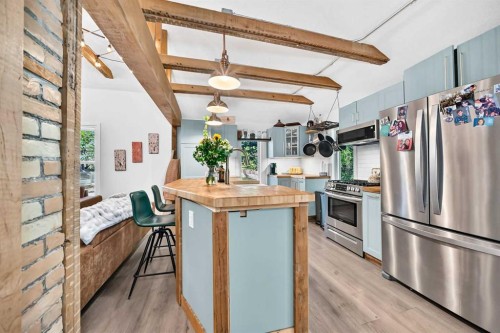 43 New Street Se, Calgary, AB - Indoor Photo Showing Kitchen