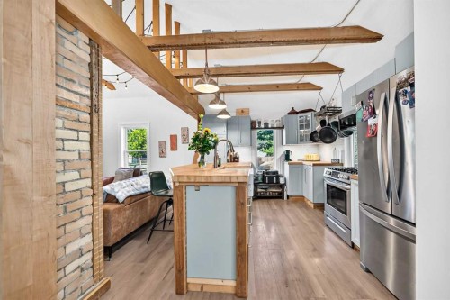43 New Street Se, Calgary, AB - Indoor Photo Showing Kitchen