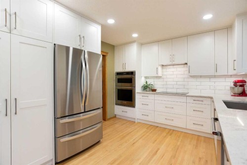 337 Sandringham Court Nw, Calgary, AB - Indoor Photo Showing Kitchen With Stainless Steel Kitchen With Upgraded Kitchen