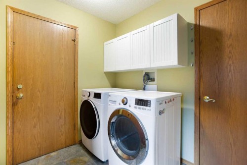 337 Sandringham Court Nw, Calgary, AB - Indoor Photo Showing Laundry Room