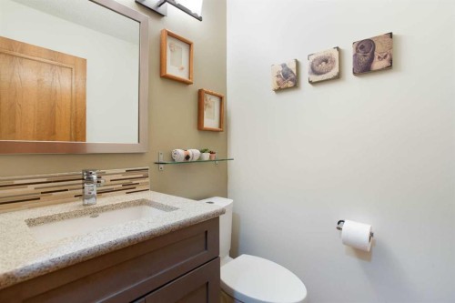 337 Sandringham Court Nw, Calgary, AB - Indoor Photo Showing Bathroom