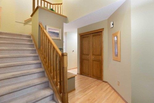 337 Sandringham Court Nw, Calgary, AB - Indoor Photo Showing Other Room