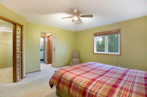 337 Sandringham Court Nw, Calgary, AB - Indoor Photo Showing Bedroom
