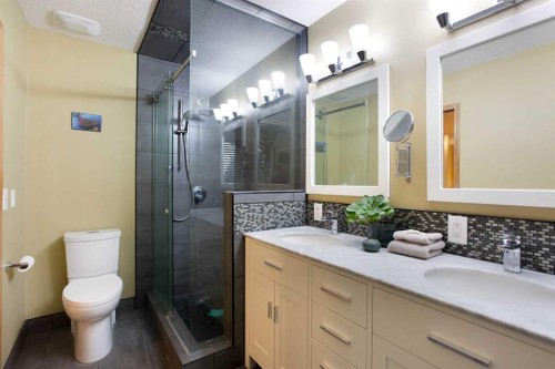 337 Sandringham Court Nw, Calgary, AB - Indoor Photo Showing Bathroom