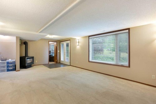 337 Sandringham Court Nw, Calgary, AB - Indoor Photo Showing Other Room