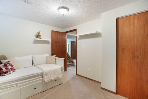 337 Sandringham Court Nw, Calgary, AB - Indoor