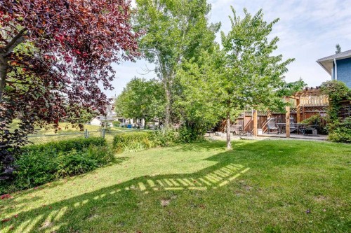 337 Sandringham Court Nw, Calgary, AB - Outdoor