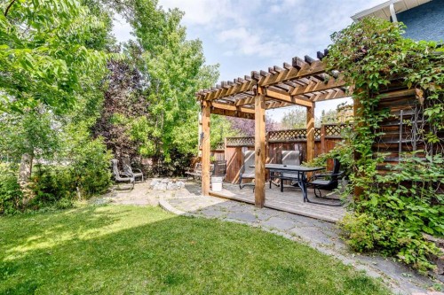 337 Sandringham Court Nw, Calgary, AB - Outdoor