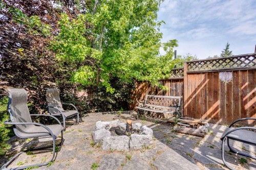 337 Sandringham Court Nw, Calgary, AB - Outdoor