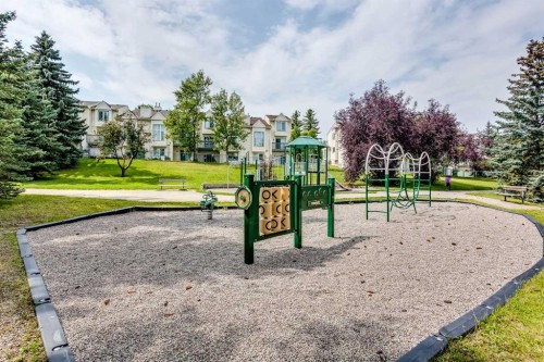 337 Sandringham Court Nw, Calgary, AB - Outdoor