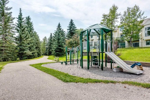337 Sandringham Court Nw, Calgary, AB - Outdoor