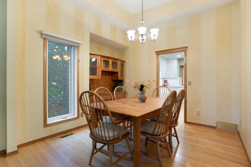 337 Sandringham Court Nw, Calgary, AB - Indoor Photo Showing Dining Room