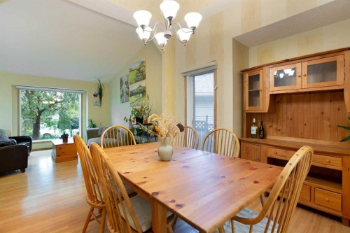 337 Sandringham Court Nw, Calgary, AB - Indoor Photo Showing Dining Room
