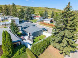 1004 Huntercove Place NW Calgary, AB T2K 4S3