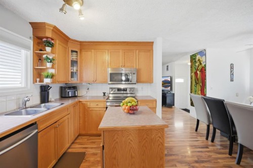 6907 4 Avenue Ne, Calgary, AB 