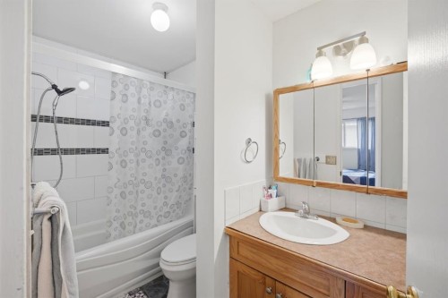6907 4 Avenue Ne, Calgary, AB 