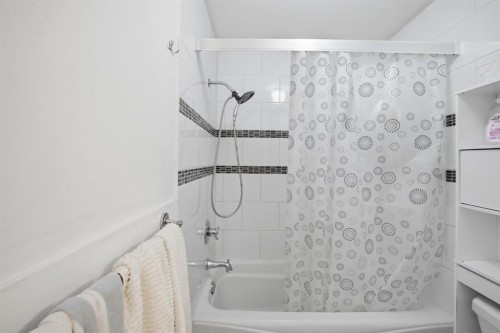 6907 4 Avenue Ne, Calgary, AB 