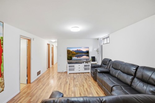 6907 4 Avenue Ne, Calgary, AB 