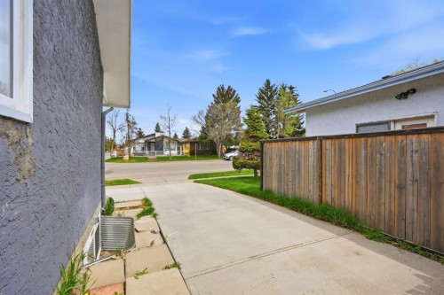 6907 4 Avenue Ne, Calgary, AB 