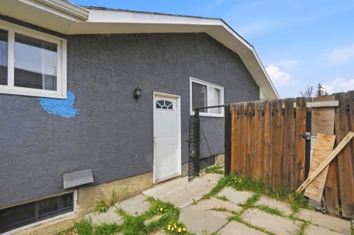 6907 4 Avenue Ne, Calgary, AB 