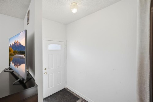 6907 4 Avenue Ne, Calgary, AB 