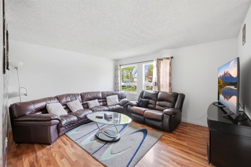 6907 4 Avenue Ne, Calgary, AB 