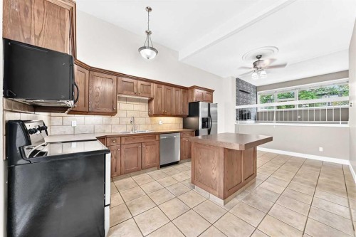 84 Brae Glen Lane Sw, Calgary, AB - Indoor Photo Showing Kitchen