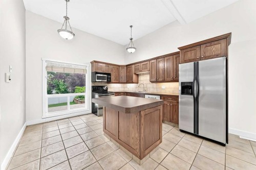 84 Brae Glen Lane Sw, Calgary, AB - Indoor Photo Showing Kitchen