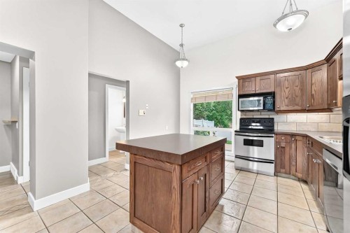 84 Brae Glen Lane Sw, Calgary, AB - Indoor Photo Showing Kitchen