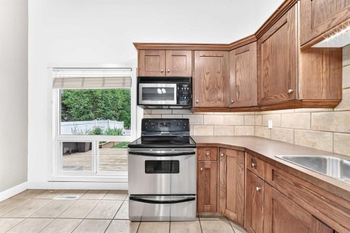 84 Brae Glen Lane Sw, Calgary, AB - Indoor Photo Showing Kitchen
