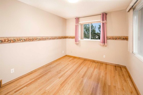 66 Royal Oak Grove Nw, Calgary, AB - Indoor Photo Showing Other Room