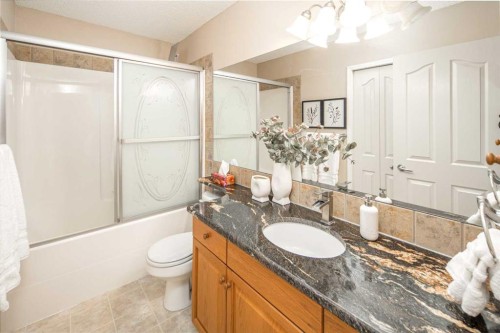 66 Royal Oak Grove Nw, Calgary, AB - Indoor Photo Showing Bathroom