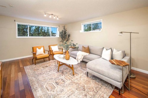 66 Royal Oak Grove Nw, Calgary, AB - Indoor Photo Showing Living Room