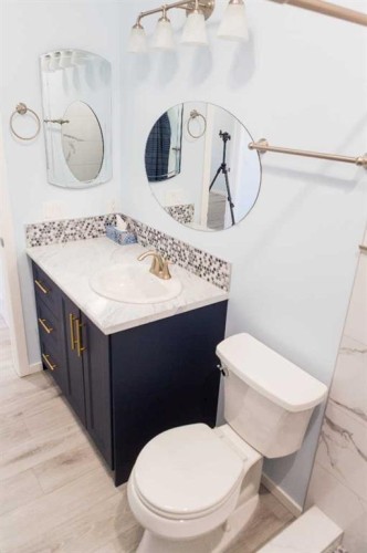 224 Kingston Way Se, Airdrie, AB - Indoor Photo Showing Bathroom