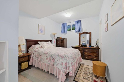 224 Kingston Way Se, Airdrie, AB - Indoor Photo Showing Bedroom