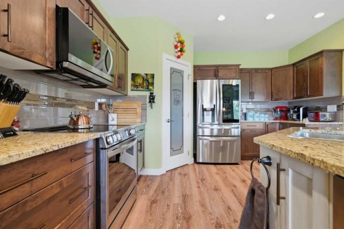 224 Kingston Way Se, Airdrie, AB - Indoor Photo Showing Kitchen