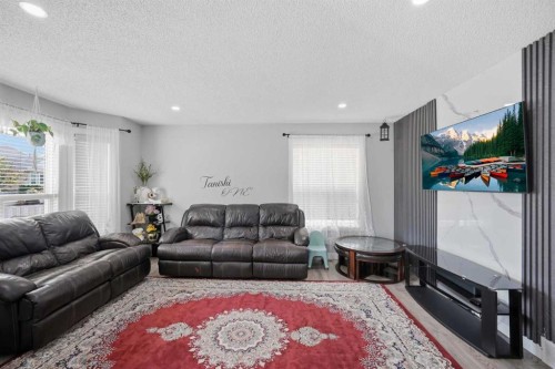 9 Martindale Crescent Ne, Calgary, AB - Indoor Photo Showing Living Room