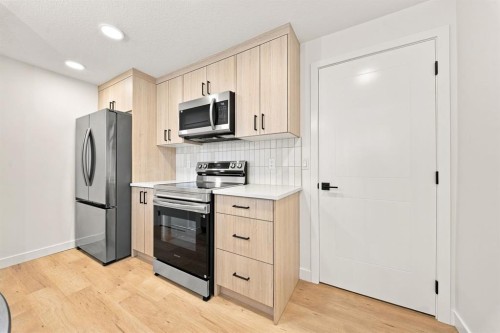 189 148 Avenue Nw, Calgary, AB - Indoor Photo Showing Kitchen