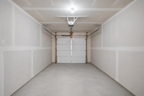 189 148 Avenue Nw, Calgary, AB - Indoor Photo Showing Garage