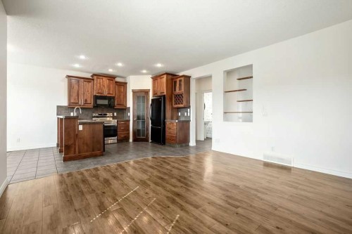 134 Prestwick Terrace Se, Calgary, AB - Indoor Photo Showing Kitchen