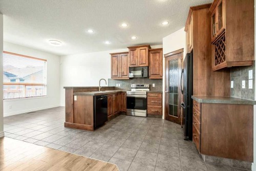134 Prestwick Terrace Se, Calgary, AB - Indoor Photo Showing Kitchen