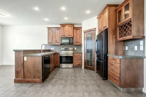 134 Prestwick Terrace Se, Calgary, AB - Indoor Photo Showing Kitchen