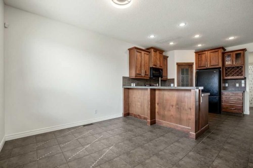 134 Prestwick Terrace Se, Calgary, AB - Indoor Photo Showing Kitchen