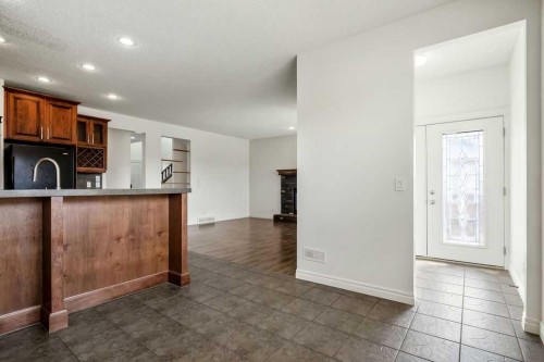 134 Prestwick Terrace Se, Calgary, AB - Indoor Photo Showing Kitchen