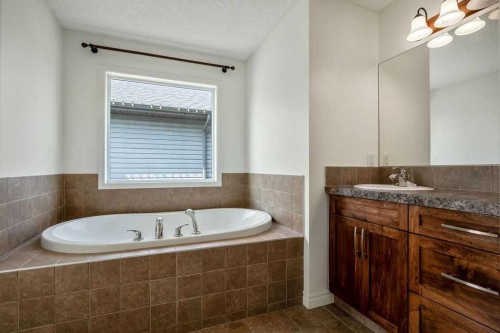 134 Prestwick Terrace Se, Calgary, AB - Indoor Photo Showing Bathroom